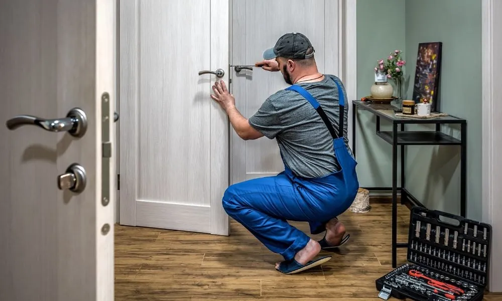 benefits of hiring a professional locksmith for home security