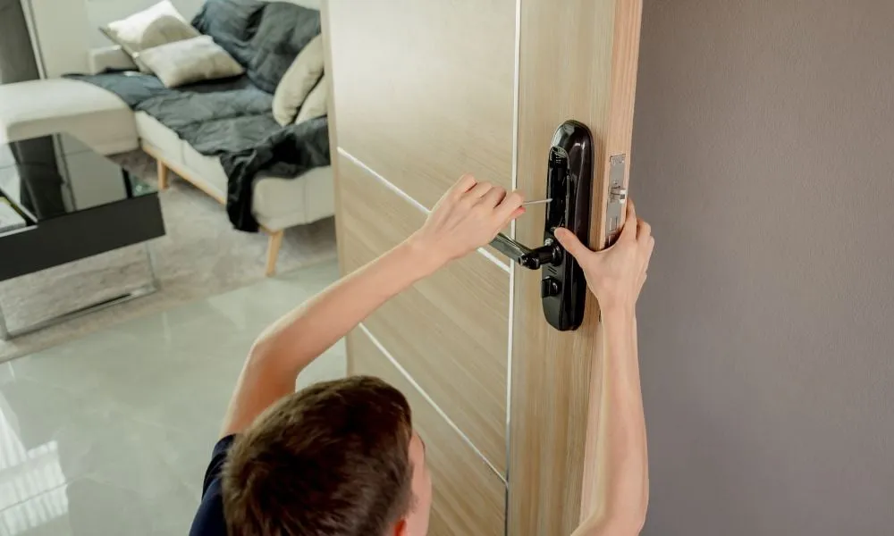 benefits of hiring a professional locksmith for home security