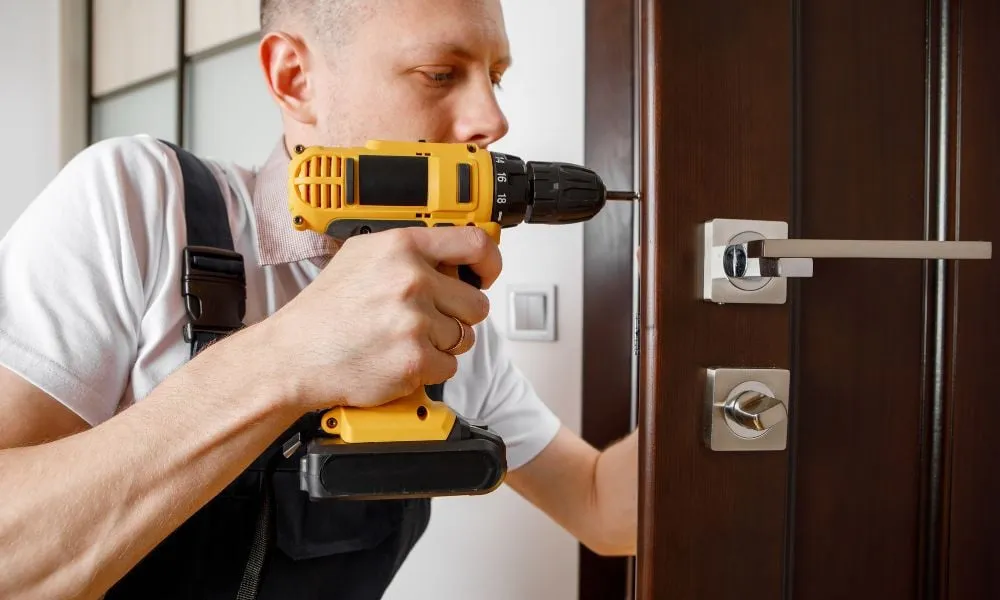 choosing the right commercial locksmith