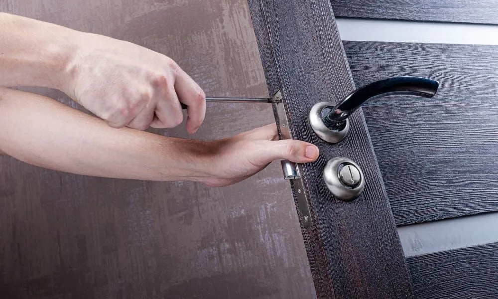 choosing the right emergency locksmith