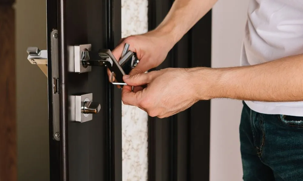 expanding the role of commercial locksmiths in business operations