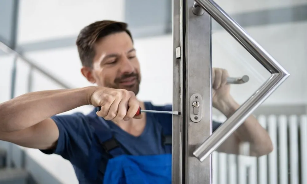 factors to consider when choosing a locksmith