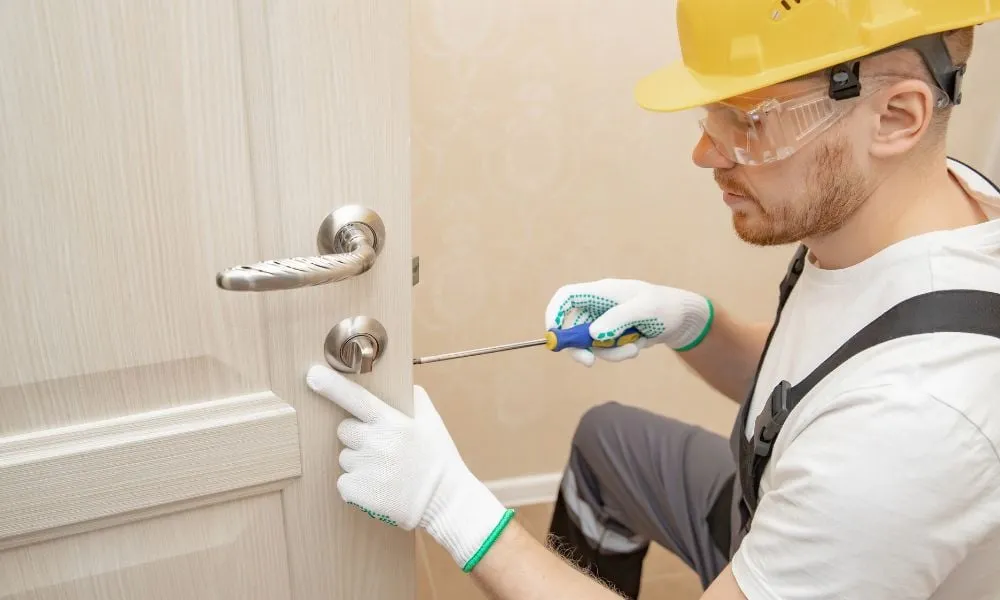 how to choose a reliable and skilled locksmith