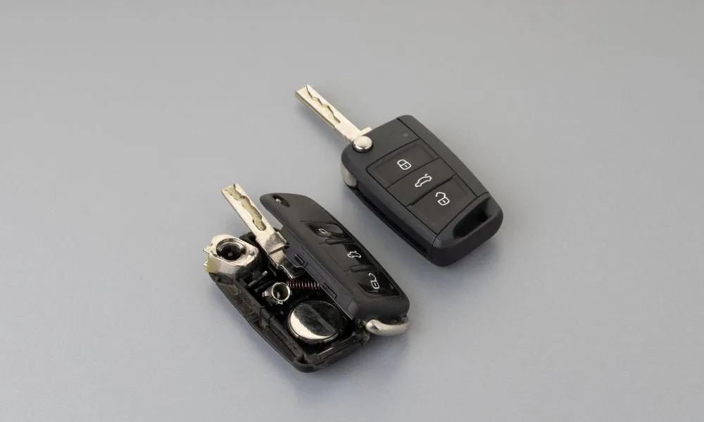 how to handle a key battery replacement