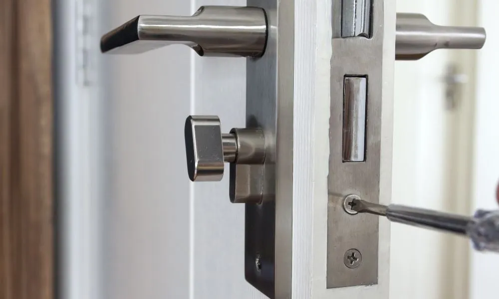 identifying credible emergency locksmith services