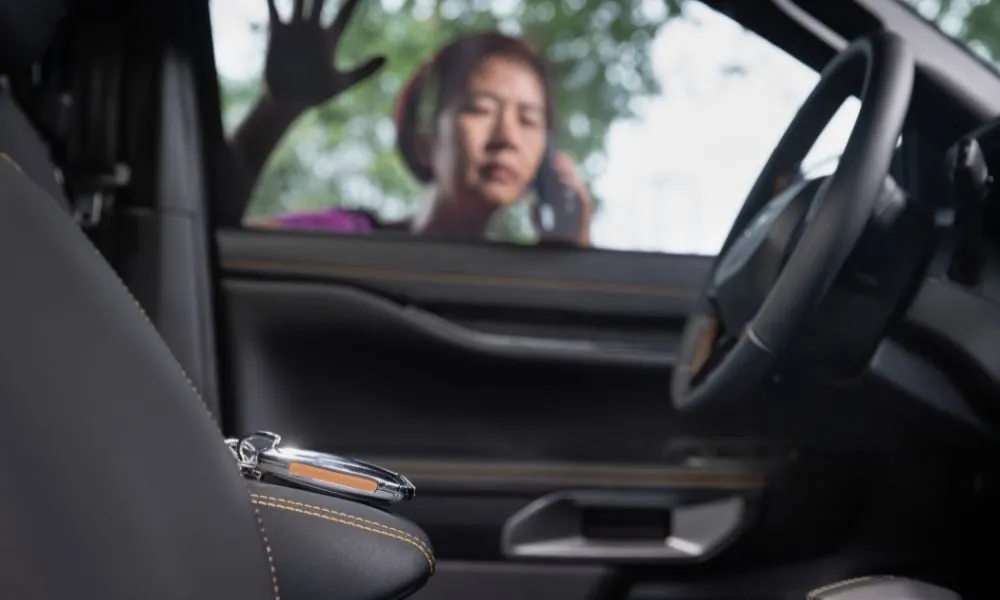 professional advice for managing broken car keys and locks