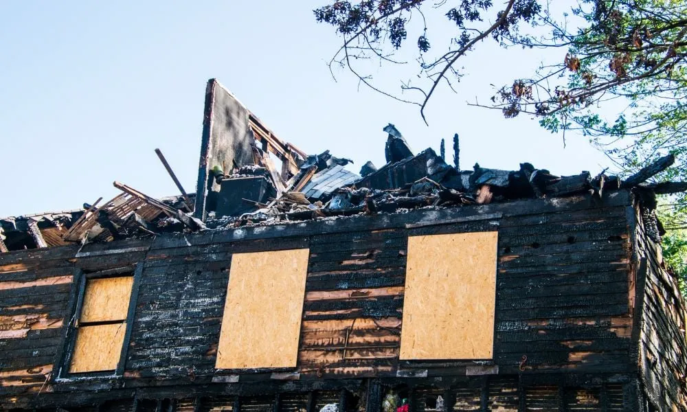 reasons to utilise emergency board up services
