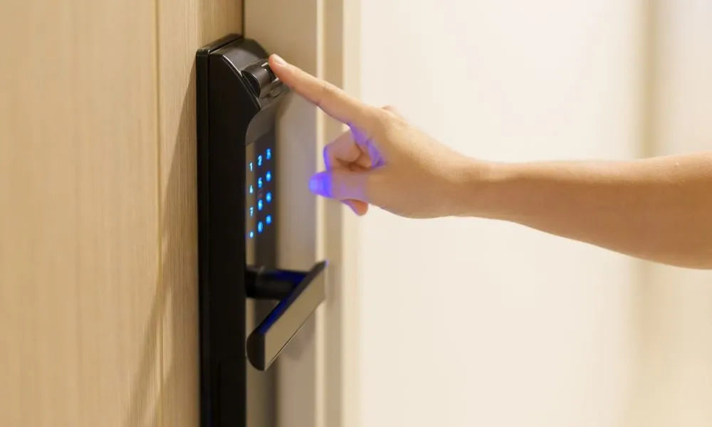 roles of commercial locksmith services in enhancing workplace safety