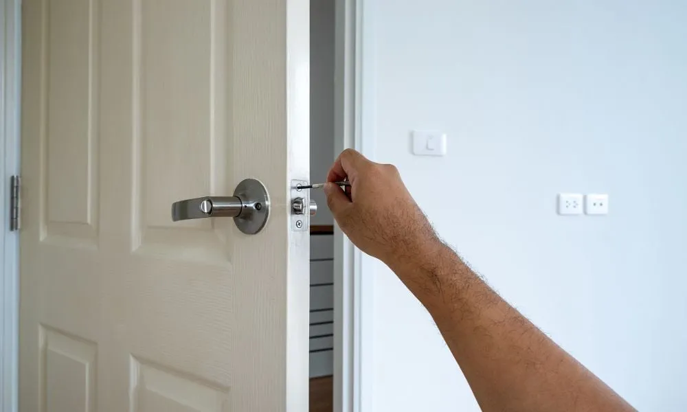 situations requiring emergency locksmith services
